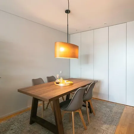 Insight Cedofeita- Parking, Balconies & Ac 포르투