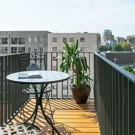 Insight Cedofeita- Parking, Balconies & Ac Apartman