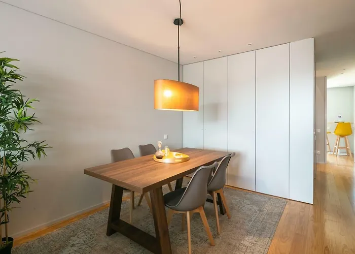 Insight Cedofeita- Parking, Balconies & Ac Porto